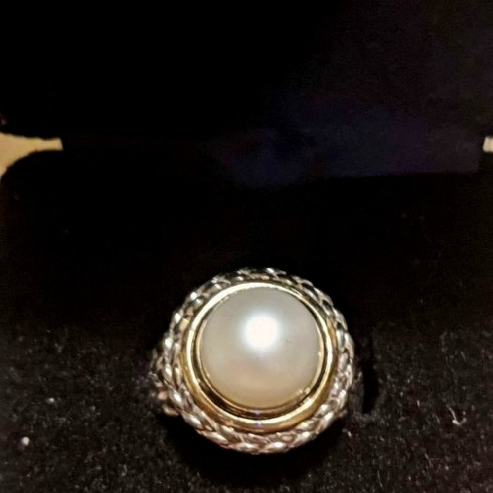 Pearl ring set in .925 silver